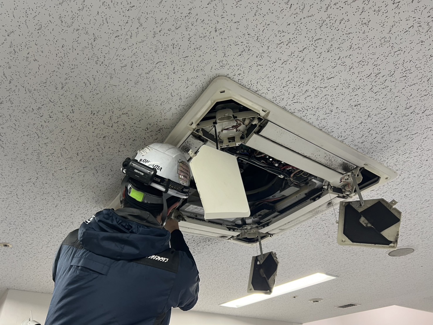 業務用エアコン分解清掃